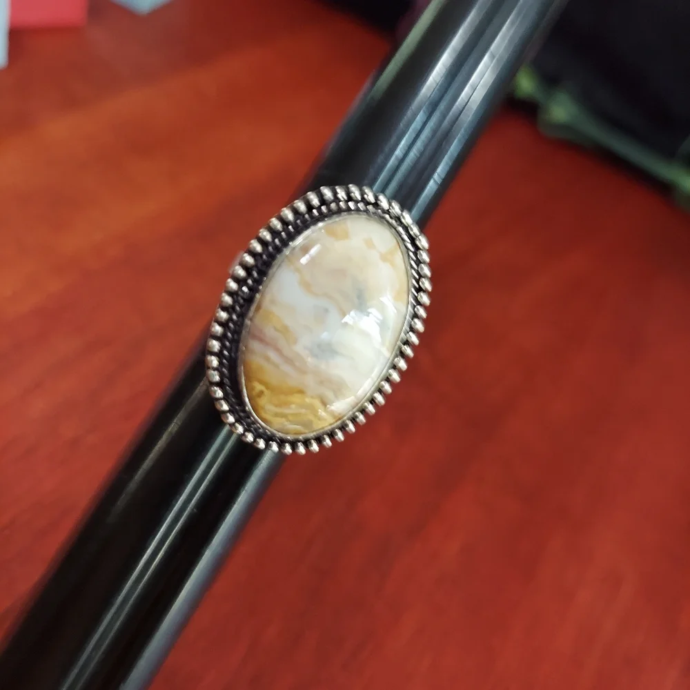 Handcrafted Mexican Crazy Lace Agate Oversized Oval Ring (7) - Picture 7 of 16